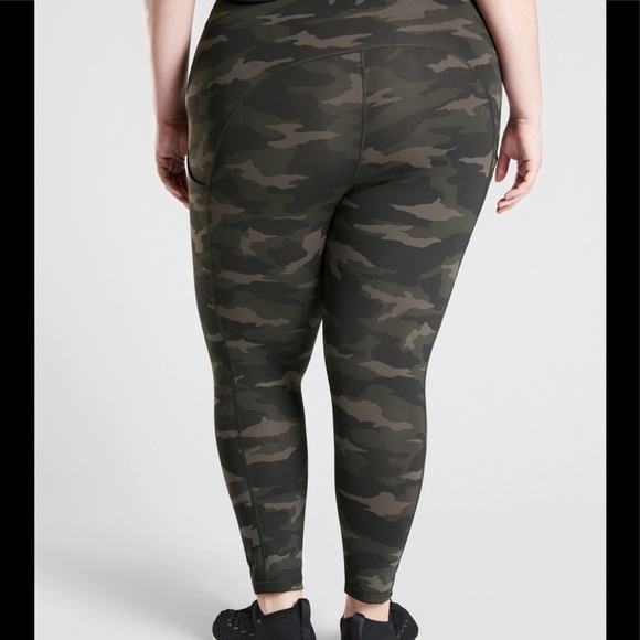 Athleta New Size 2x Ultimate Stash Pocket Camo Print Compression 7/8 Leggings - Picture 2 of 3